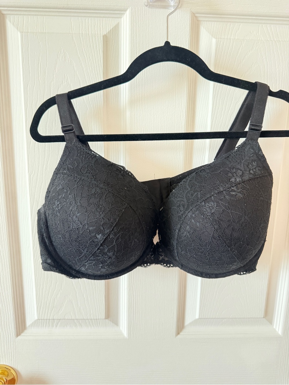 Supportive Black Lace Underwire Bra with Full Coverage